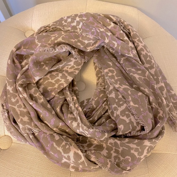 Aritzia Talula lightweight scarf - Picture 1 of 4